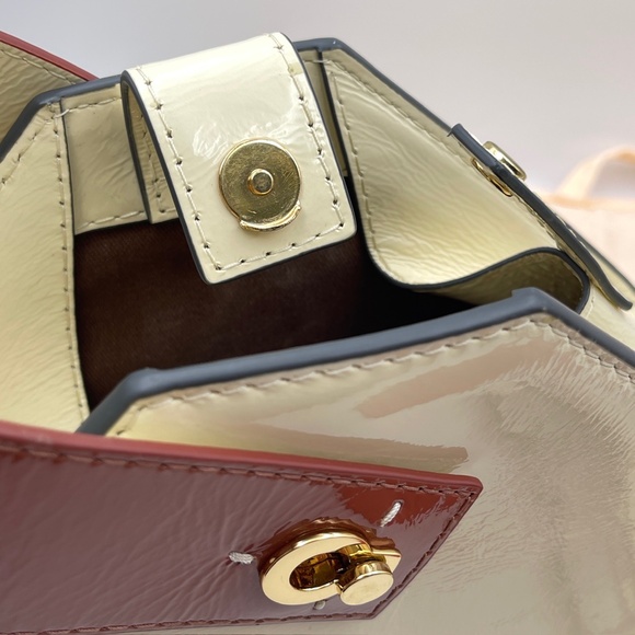 Danse Lente Full Set Mini Johnny Patent Leather Hexagonal Bucket Bag beige - Picture 10 of 12